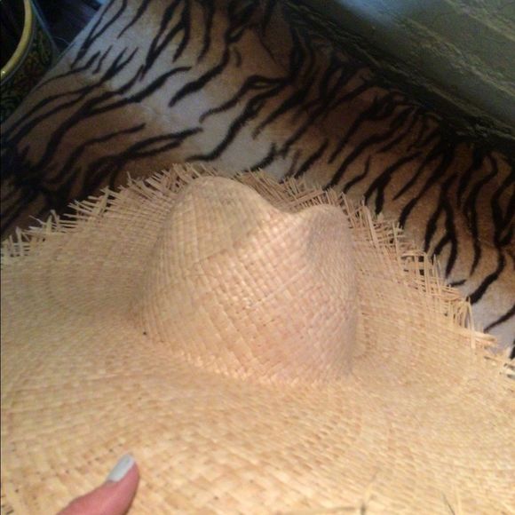 RARE SALE ! 🌴🐚🌴 ⭐️Wyeth oversized wide brim frayed straw hat - Picture 5 of 6